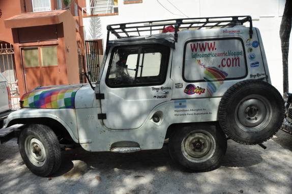 O jipe do Latinoamerica Sonrie, em Playa del Carmen, no litoral do Yucatán, no México